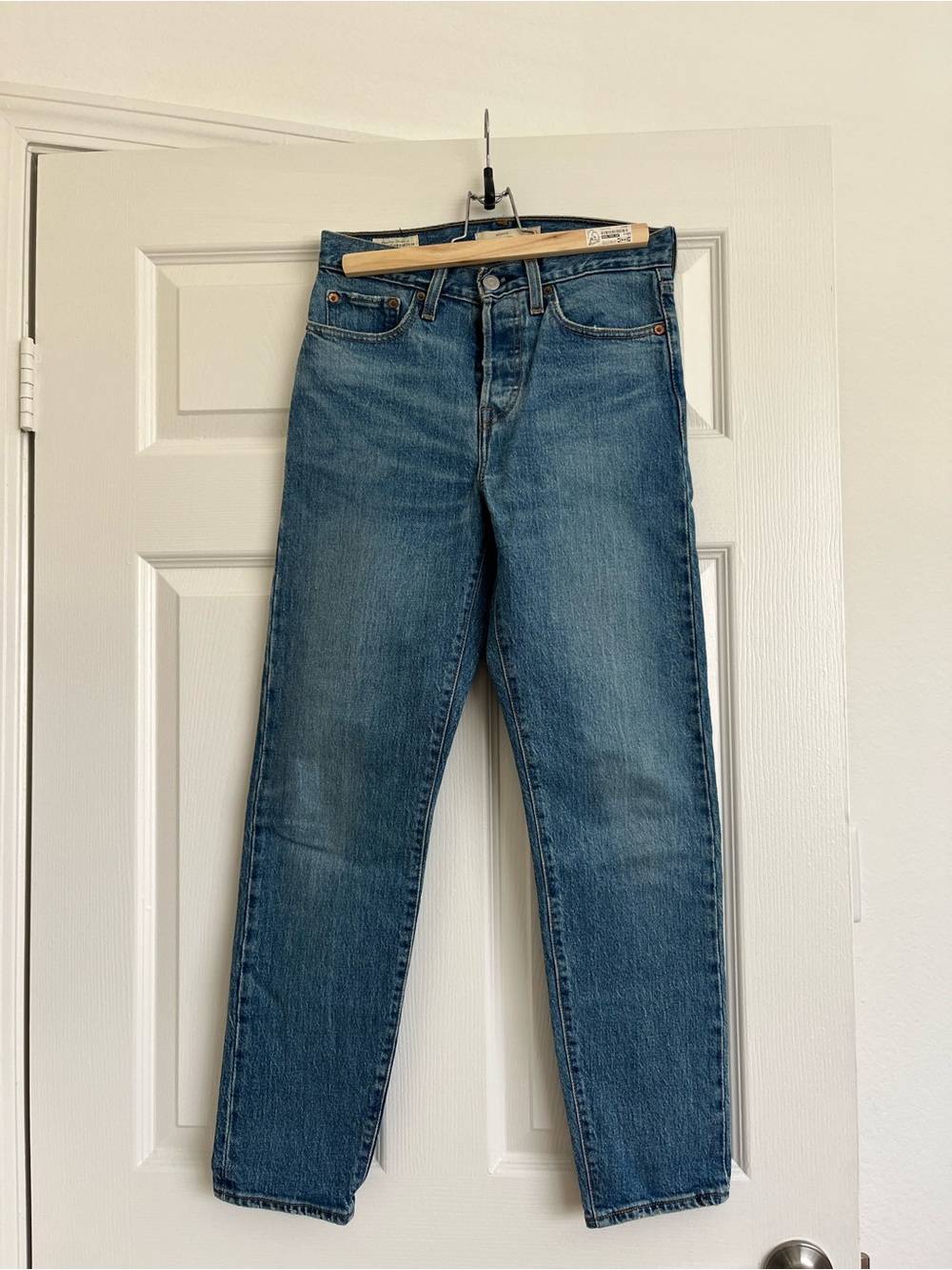 Levi's Women's Straight Leg Jeans in Medium Blue Wash